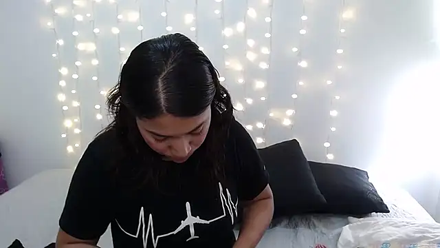 Snapshot of miss_rose1 chatting on February 13, 7:42 pm miss rose1 online show from February 13, 7:42 pm