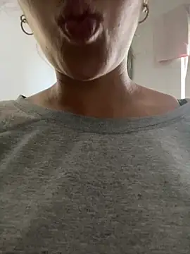 Snapshot of Gabizinhagirls chatting on September 18, 3:47 pm Gabizinhagirls online show from September 18, 3:47 pm