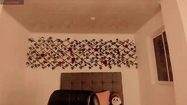 Snapshot of Lilith_Miller21 chatting on November 7, 8:20 pm Lilith Miller21 online show from November 7, 8:20 pm