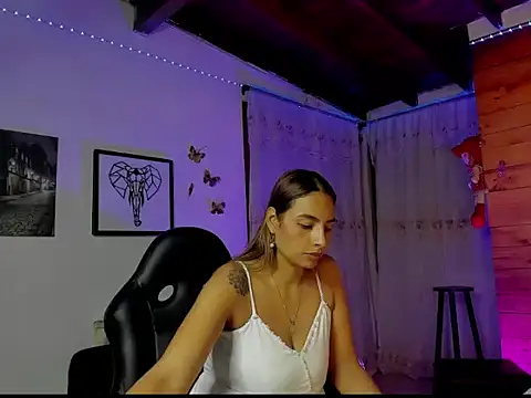 mykaelahoney online show from February 4, 2:06 am