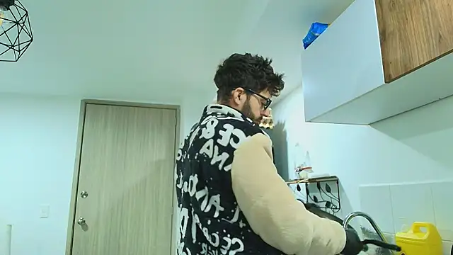 thomas gun online show from February 24, 1:14 am