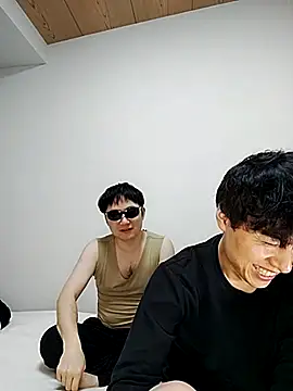 Snapshot of whitebriefboy chatting on March 6, 3:24 pm whitebriefboy online show from March 6, 3:24 pm