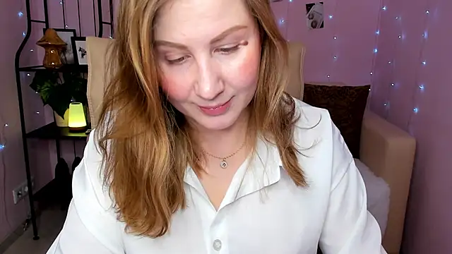 Snapshot of Helens_love chatting on February 21, 1:44 am Helens love online show from February 21, 1:44 am