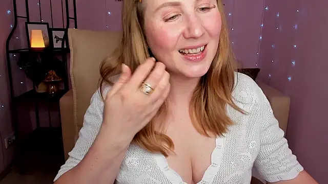 Snapshot of Helens_love chatting on March 4, 6:15 am Helens love online show from March 4, 6:15 am