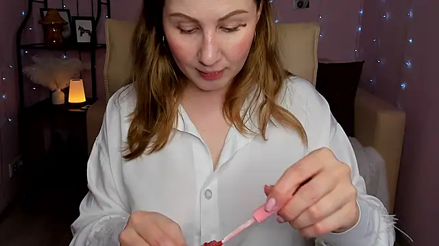 Snapshot of Helens_love chatting on March 21, 2:18 am Helens love online show from March 21, 2:18 am