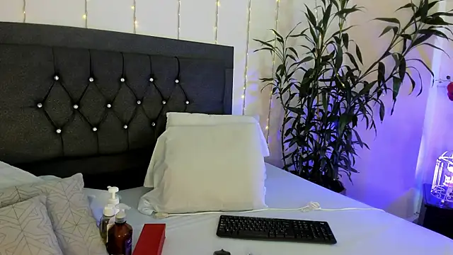 ebony hot1 online show from December 10, 2:06 pm