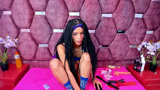 Snapshot of SaraLoveee_ chatting on January 28, 6:05 am SaraLoveee  online show from January 28, 6:05 am