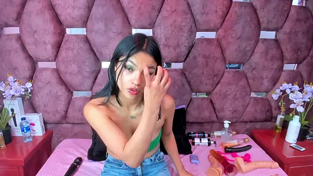 Snapshot of SaraLoveee_ chatting on March 9, 6:39 am SaraLoveee  online show from March 9, 6:39 am