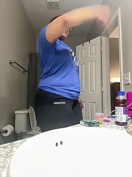 Snapshot of SexyHoneyRedd chatting on December 28, 12:15 am SexyHoneyRedd online show from December 28, 12:15 am