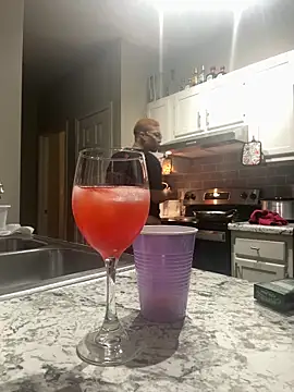 Snapshot of SexyHoneyRedd chatting on February 11, 11:44 pm SexyHoneyRedd online show from February 11, 11:44 pm