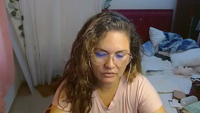 Snapshot of helenca43 chatting on November 6, 12:06 pm helenca43 online show from November 6, 12:06 pm