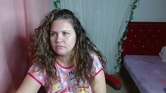 Snapshot of helenca43 chatting on November 16, 9:04 am helenca43 online show from November 16, 9:04 am