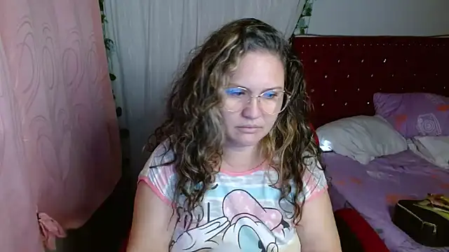 Snapshot of helenca43 chatting on November 20, 8:14 am helenca43 online show from November 20, 8:14 am