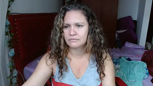 Snapshot of helenca43 chatting on November 25, 12:49 pm helenca43 online show from November 25, 12:49 pm