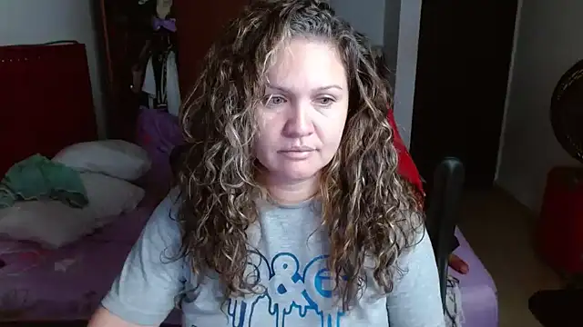 Snapshot of helenca43 chatting on November 28, 9:23 am helenca43 online show from November 28, 9:23 am