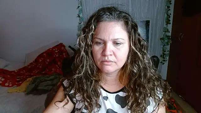 Snapshot of helenca43 chatting on December 16, 11:04 am helenca43 online show from December 16, 11:04 am