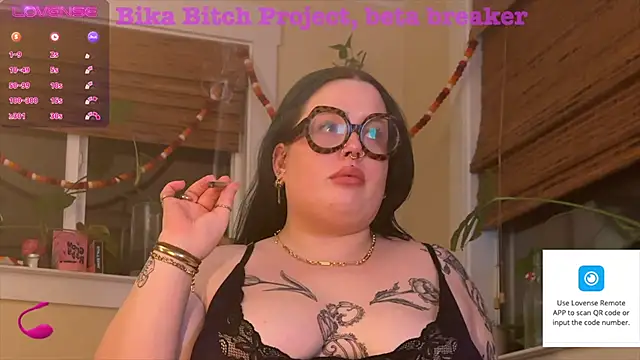 Snapshot of MissBika chatting on December 4, 7:50 am MissBika online show from December 4, 7:50 am