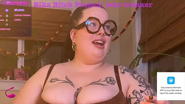 Snapshot of MissBika chatting on December 5, 6:10 am MissBika online show from December 5, 6:10 am