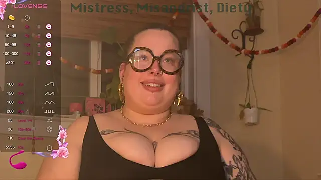 Snapshot of MissBika chatting on December 21, 2:30 am MissBika online show from December 21, 2:30 am