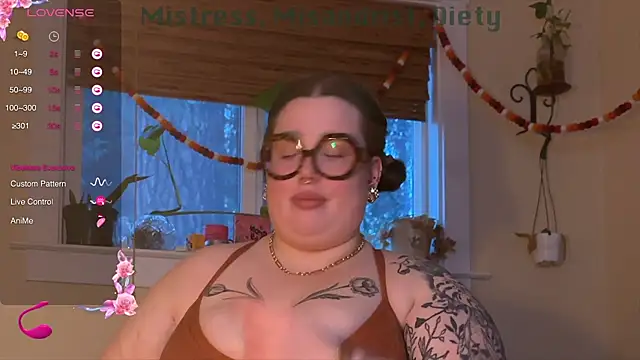 Snapshot of MissBika chatting on December 26, 12:25 am MissBika online show from December 26, 12:25 am