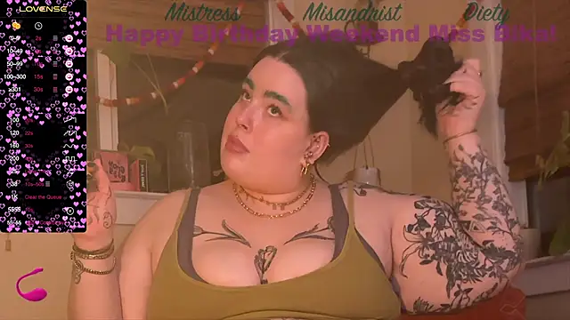 Snapshot of MissBika chatting on January 15, 2:27 am MissBika online show from January 15, 2:27 am