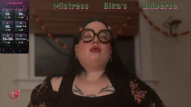 Snapshot of MissBika chatting on February 14, 8:59 pm MissBika online show from February 14, 8:59 pm