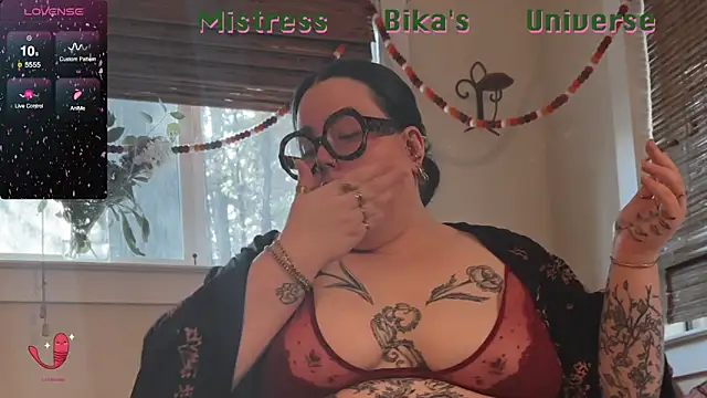 Snapshot of MissBika chatting on February 15, 10:31 pm MissBika online show from February 15, 10:31 pm