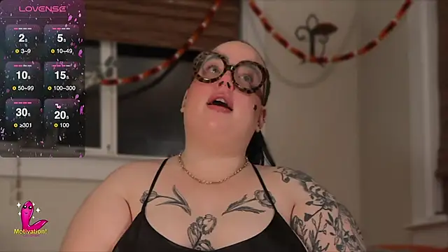 Snapshot of MissBika chatting on February 26, 2:04 am MissBika online show from February 26, 2:04 am