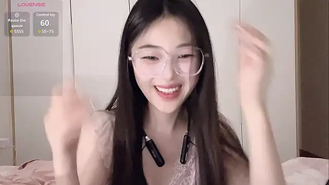 Snapshot of Sweet-Angel999 chatting on March 21, 6:29 pm Sweet-Angel999 online show from March 21, 6:29 pm