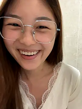 Snapshot of Sweet-Angel999 chatting on November 13, 9:58 pm Sweet-Angel999 online show from November 13, 9:58 pm