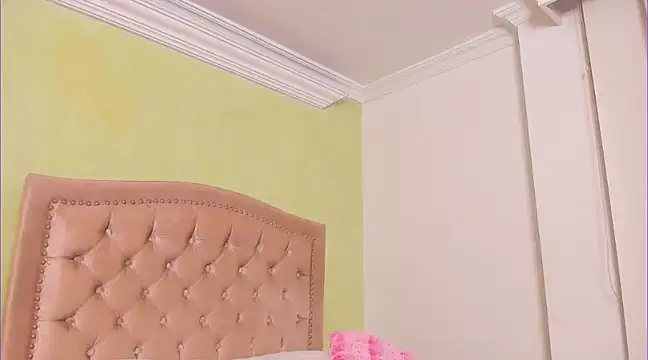 Snapshot of Luciluu20 chatting on February 4, 12:29 am Luciluu20 online show from February 4, 12:29 am