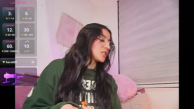 leila petitee  online show from October 12, 11:20 am