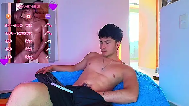 Snapshot of santyago_taylor chatting on November 8, 2:28 pm santyago taylor online show from November 8, 2:28 pm