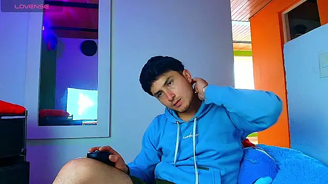 Snapshot of santyago_taylor chatting on December 2, 6:47 pm santyago taylor online show from December 2, 6:47 pm