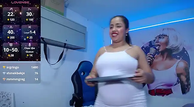 Snapshot of cristal_horny19 chatting on March 3, 8:38 am cristal horny19 online show from March 3, 8:38 am