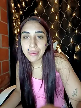 Snapshot of ifeelverywet_andhot chatting on November 9, 5:17 am ifeelverywet andhot online show from November 9, 5:17 am