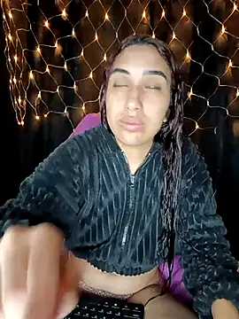 Snapshot of ifeelverywet_andhot chatting on November 15, 6:00 am ifeelverywet andhot online show from November 15, 6:00 am