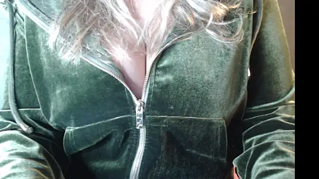 Snapshot of JenniLowen chatting on January 19, 7:46 am JenniLowen online show from January 19, 7:46 am