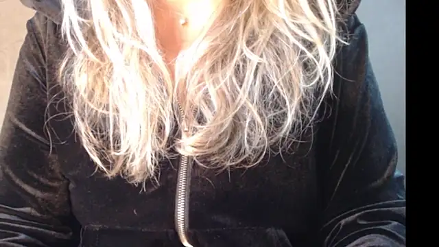 Snapshot of JenniLowen chatting on January 20, 2:25 pm JenniLowen online show from January 20, 2:25 pm