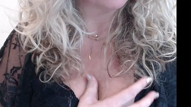 Snapshot of JenniLowen chatting on January 29, 8:08 am JenniLowen online show from January 29, 8:08 am