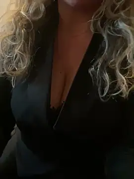 Snapshot of JenniLowen chatting on February 1, 4:22 pm JenniLowen online show from February 1, 4:22 pm