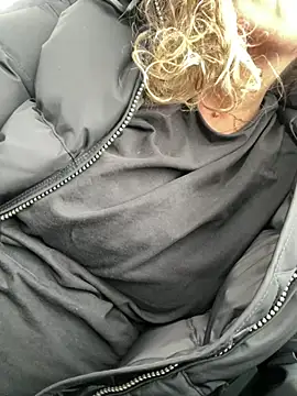 Snapshot of JenniLowen chatting on February 4, 12:33 pm JenniLowen online show from February 4, 12:33 pm