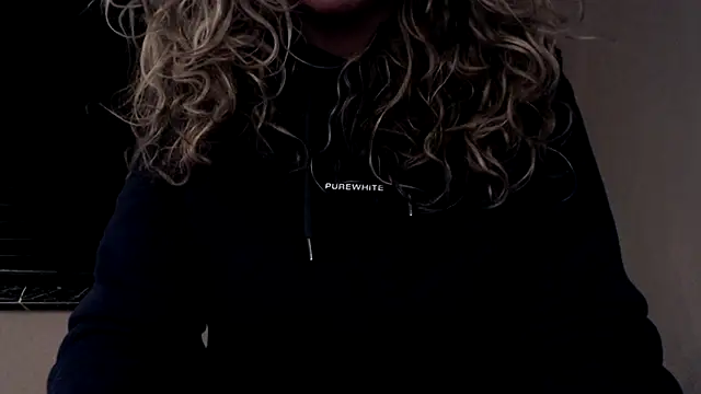 Snapshot of JenniLowen chatting on February 10, 8:00 pm JenniLowen online show from February 10, 8:00 pm