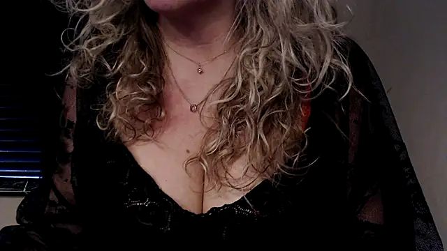 Snapshot of JenniLowen chatting on February 11, 9:53 am JenniLowen online show from February 11, 9:53 am