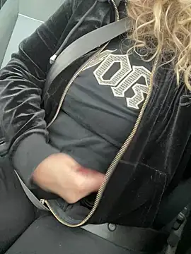 Snapshot of JenniLowen chatting on February 12, 4:00 pm JenniLowen online show from February 12, 4:00 pm