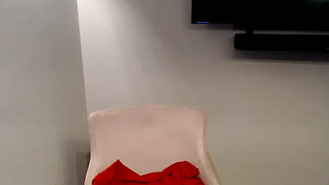 Snapshot of JenniLowen chatting on February 16, 6:10 am JenniLowen online show from February 16, 6:10 am