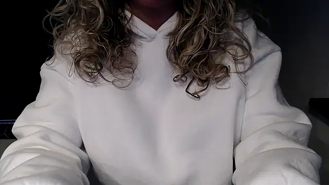 Snapshot of JenniLowen chatting on February 25, 8:14 am JenniLowen online show from February 25, 8:14 am