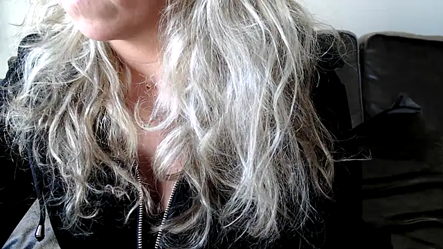 Snapshot of JenniLowen chatting on March 6, 3:13 pm JenniLowen online show from March 6, 3:13 pm