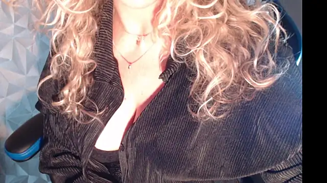 Snapshot of JenniLowen chatting on March 13, 2:01 pm JenniLowen online show from March 13, 2:01 pm