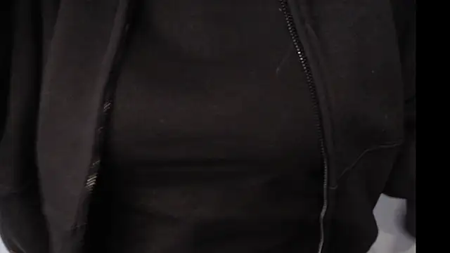 Snapshot of JenniLowen chatting on March 18, 10:57 am JenniLowen online show from March 18, 10:57 am